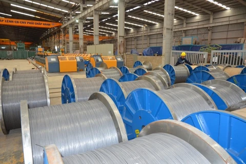 Hoa Phat exporte des fils en acier laminés vers le Laos et la République de Corée