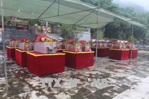 Thanh Hoa : inhumation de restes de 23 volontaires tombés au Laos 