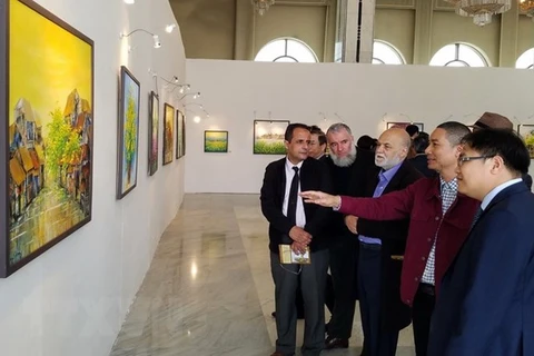 Exposition des peintures contemporaines de Nguyen Minh Son en Algérie