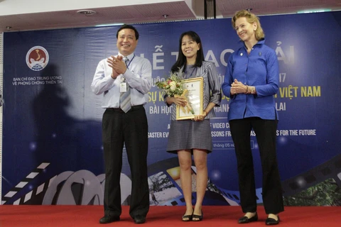 Remise des prix du concours du film sur les catastrophes naturelles au Vietnam
