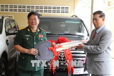 Le Vietnam offre des cadeaux au Cambodge