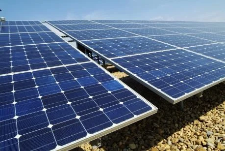 Energie solaire : Ninh Thuan remet la licence d’investissement à neuf projets 
