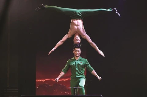 Les deux frères Giang, fierté du cirque vietnamien