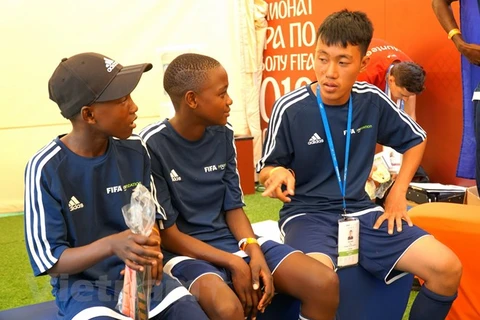 Coupe du monde 2018: Quatre footballeurs vietnamiens en herbe sur la place Rouge 