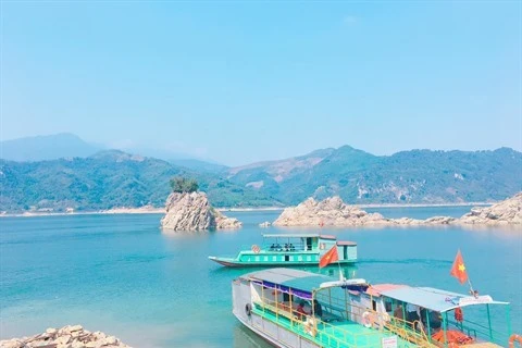 Coopération efficace pour le développement touristique autour du lac de Hoa Binh