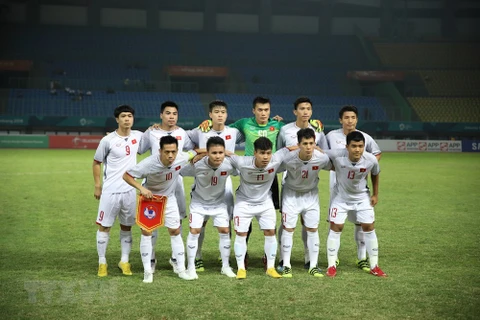 Le PM décerne le satisfecit à l'équipe olympique de football masculin du Vietnam