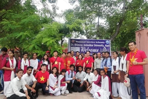 Echanges entre les jeunes vietnamiens et indiens