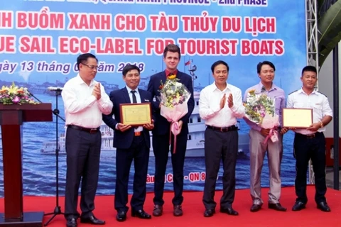 Deux paquebots de croisière à Ha Long reçoivent le label écologique "Voile verte"