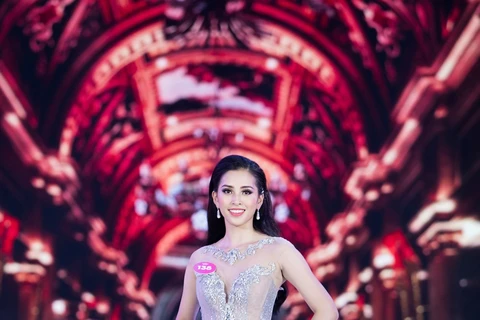 Les "princesses" sur la scène de la finale du concours "Miss Vietnam 2018"