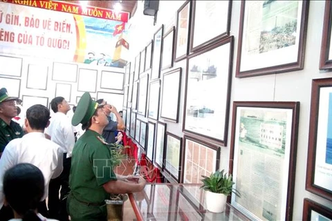 Exposition sur les archipels de Hoàng Sa et Truong Sa à Quang Tri