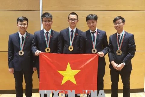 38 élèves vietnamiens primés lors des Olympiades régionales et internationales
