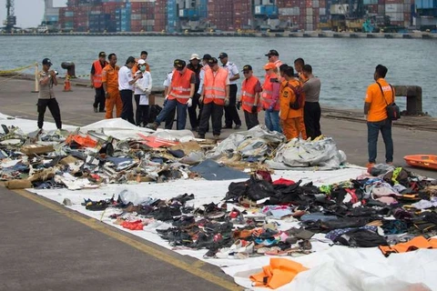 Crash en Indonésie: l'une des boîtes noires de l'avion récupérée