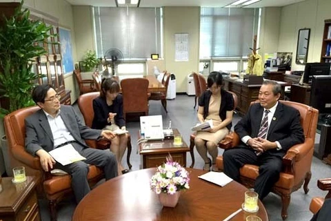 Une délégation de la Cour populaire suprême en visite en R. de Corée