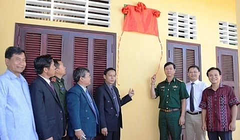 Inauguration d’une école primaire au Laos financée par le Vietnam