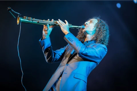 Le saxophoniste Kenny G donne un concert à Hanoi