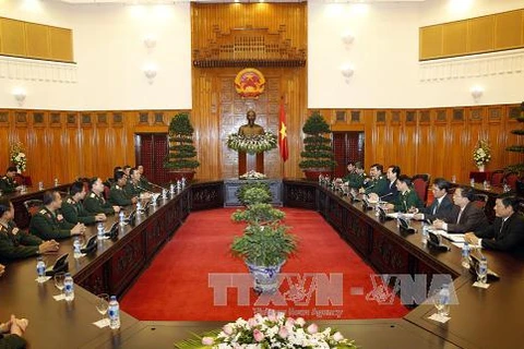 Le PM Nguyen Tan Dung rencontre le chef-d'état major général de l'Armée laotienne