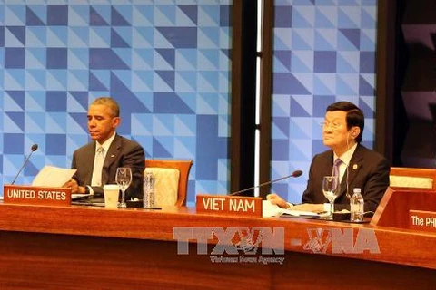 Truong Tan Sang achève sa participation au 23ème sommet de l’APEC