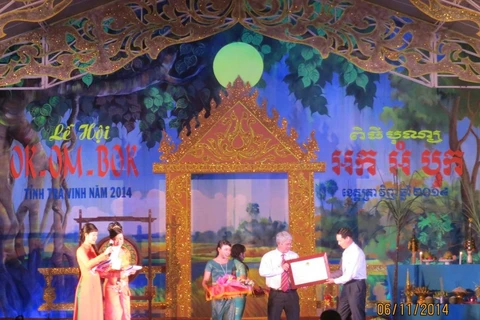 De riches activités à l’occasion de la Fête khmère Ok Om Bok à Trà Vinh