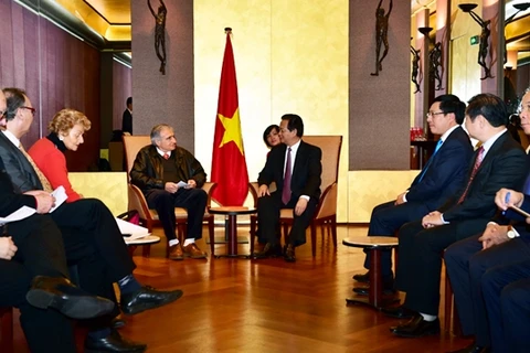 Le PM Nguyen Tan Dung rencontre le secrétaire général de l’Association d’amitié France-Vietnam