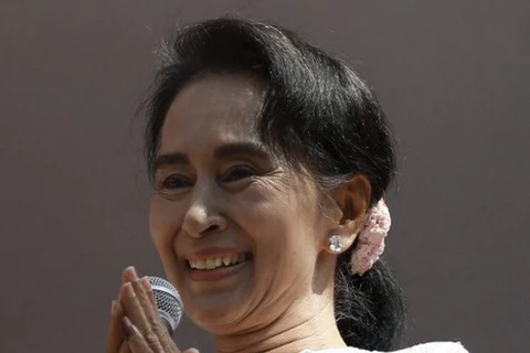 Myanmar : Aung San Suu Kyi rencontre le président pour amorcer une "transition pacifique" 