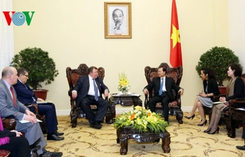 Le vice-PM Vu Van Ninh reçoit le président de la Banque internationale d'investissement 
