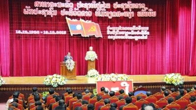 Laos : célébration du 95e anniversaire du président Kaysonne Phomvihane