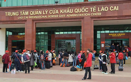 A Mong Cai, 21 voyagistes chinois misent sur le tourisme frontalier