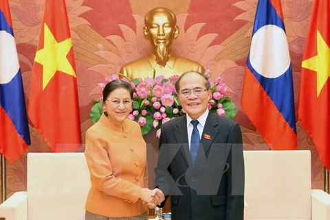 Nguyen Sinh Hung reçoit ses homologues laotien et cambodgien