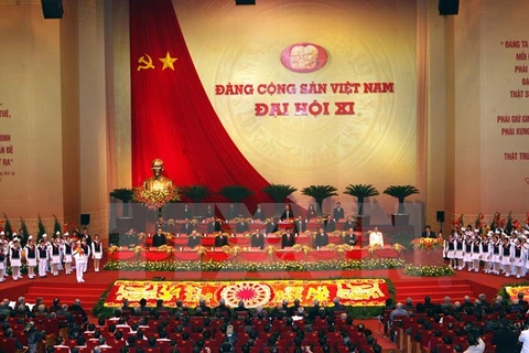 Exposition de plus de 800 livres et documents sur le Parti Communiste du Vietnam 