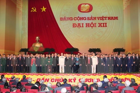 Des amis laotiens se réjouissent du succès du Congrès national du PCV 