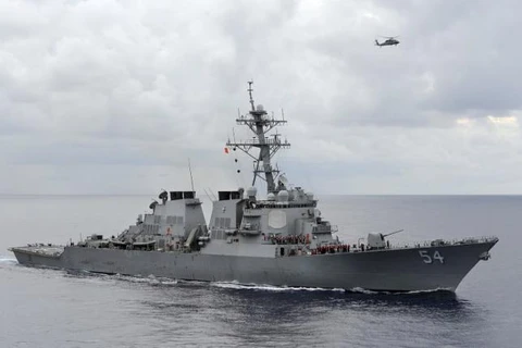 Un navire de guerre américain croise dans les eaux de Hoàng Sa