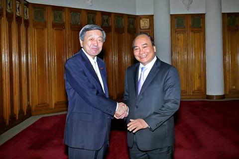 Le vice-PM Nguyen Xuan Phuc reçoit le ministre japonais de l’Economie 