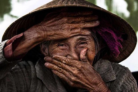 Le "Sourire caché" de la "plus belle vieille femme du monde"