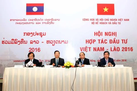 Conférence sur la coopération Vietnam-Laos dans l’investissement 
