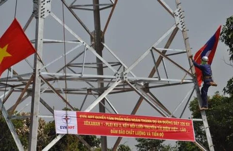 Mise en circuit de la ligne transfrontalière de 220 kV Sekaman 1 (Laos)-Pleiku 2 (Vietnam)