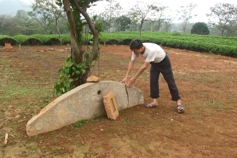 Découverte d'un ancien instrument de percussion en pierre à Tuyên Quang