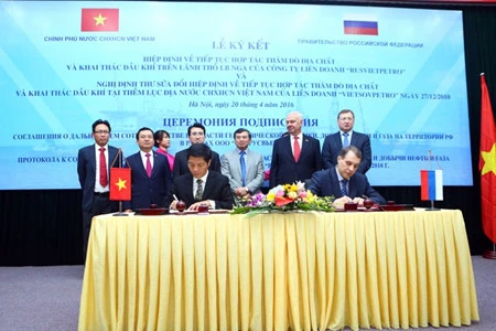 Vietnam et Russie poursuivent leur coopération dans l'exploitation gazo-pétrolière