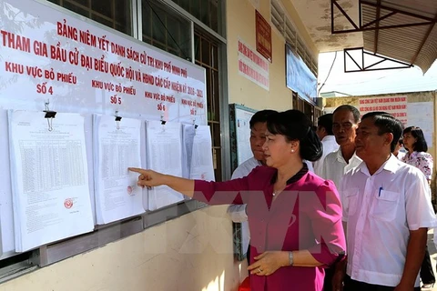 La présidente de l'AN inspecte les préparatifs des élections à Hâu Giang et Kiên Giang