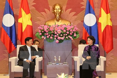 La présidente de l’AN vietnamienne reçoit le PM laotien