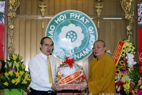 Vesak 2016: le chef du F​PV formule ses voeux à l'Eglise bouddhique du Vietnam 