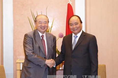 Le PM Nguyen Xuan Phuc rencontre un dirigeant de Mitsubishi 