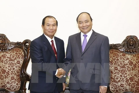 Le ministre laotien de la Justice reçu par Nguyen Xuan Phuc