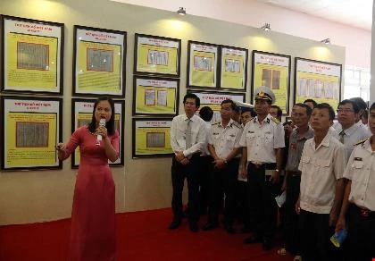 Exposition de cartes et d'archives sur Hoang Sa et Truong Sa à Kien Giang