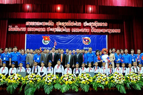 Rencontre d'amitié entre jeunes Vietnam-Laos 2016 à Savannakhet
