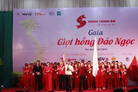 Fête du don de sang ​"Goutte rouge de l’île d'émeraude" à Kien Giang