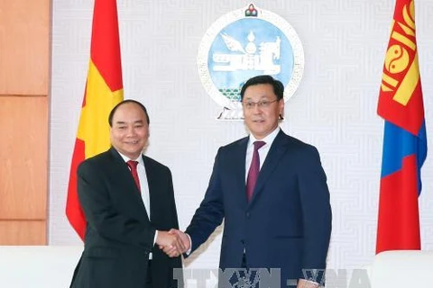 Entretien entre les Premiers ministres vietnamien et mongol