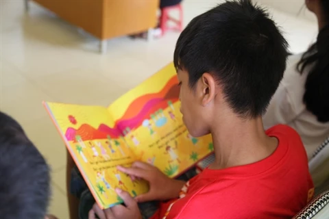 Hanoi : plus de 70 petits démunis s’engagent dans le projet «Les enfants lisent» 