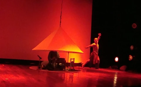 Le spectacle Nón pour la première fois sur scène à Hanoi