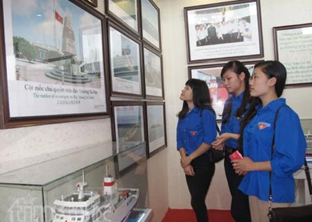Exposition sur la souveraineté maritime et insulaire à Ha Giang et à Thanh Hoa