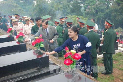 Long An : inhumation des restes de soldats tombés au Cambodge 